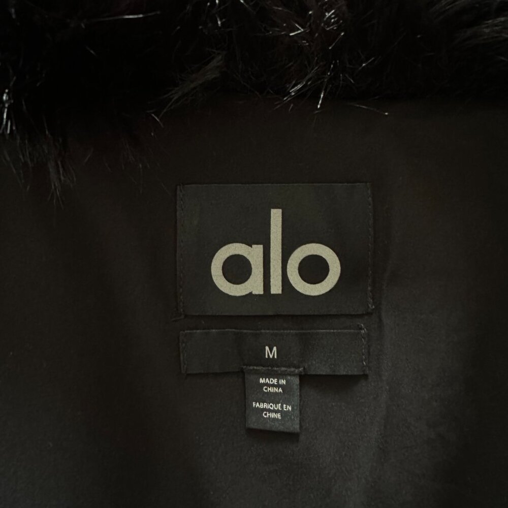 ALO Opulent Faux Fur Cropped Jacket - M - Picture 4 of 6